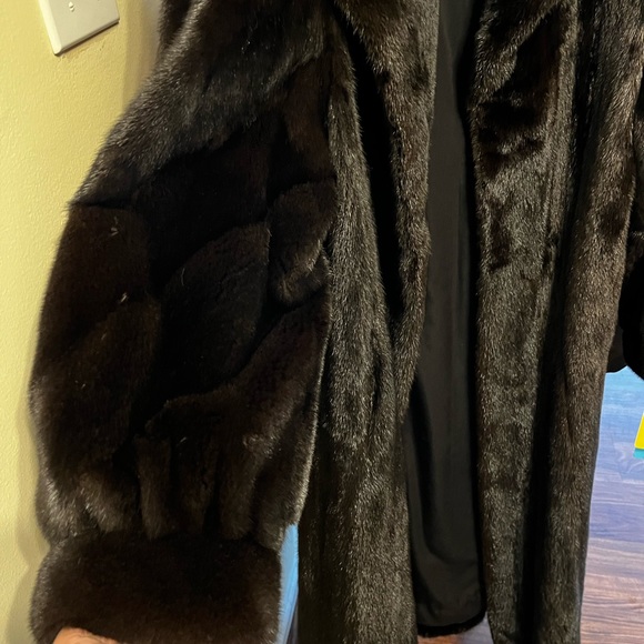 Elegant black mink coat - Picture 4 of 8